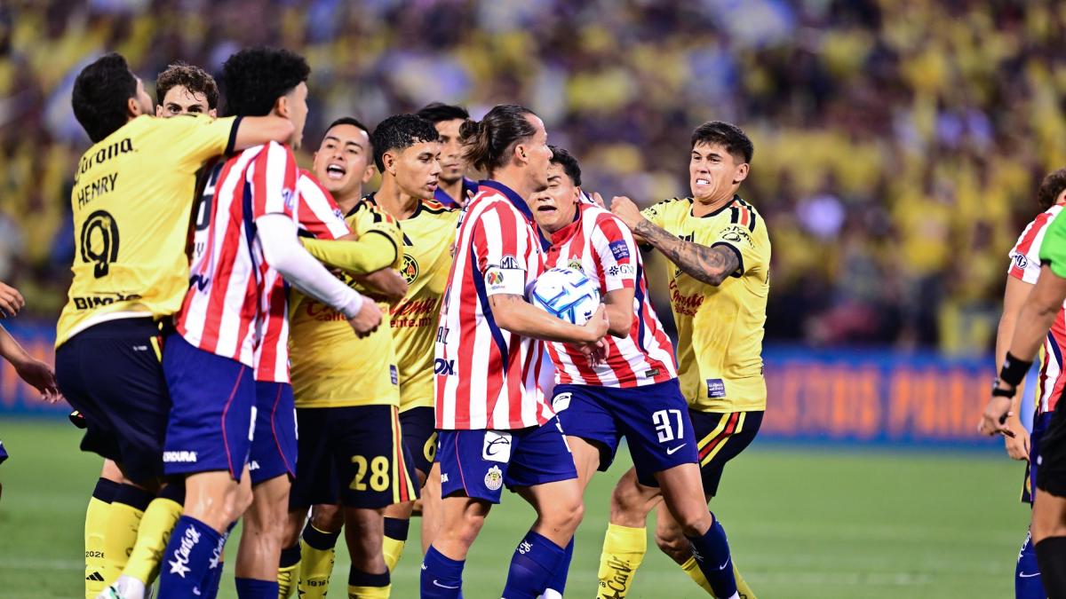 Bronca entre América y Chivas en amistoso en Estados Unidos