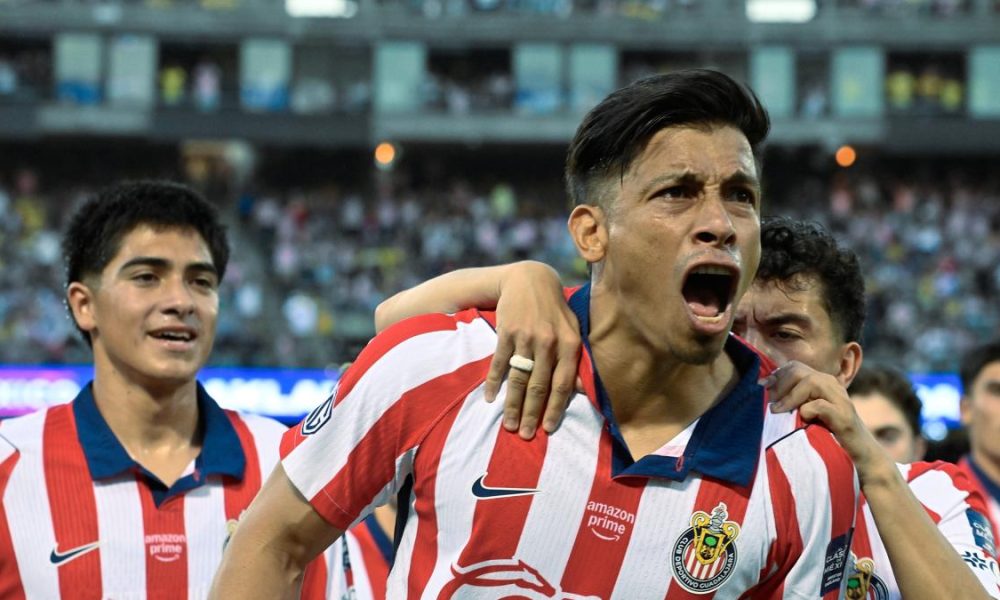 Chivas derrota a América 2-0 en amistoso del Clásico Nacional