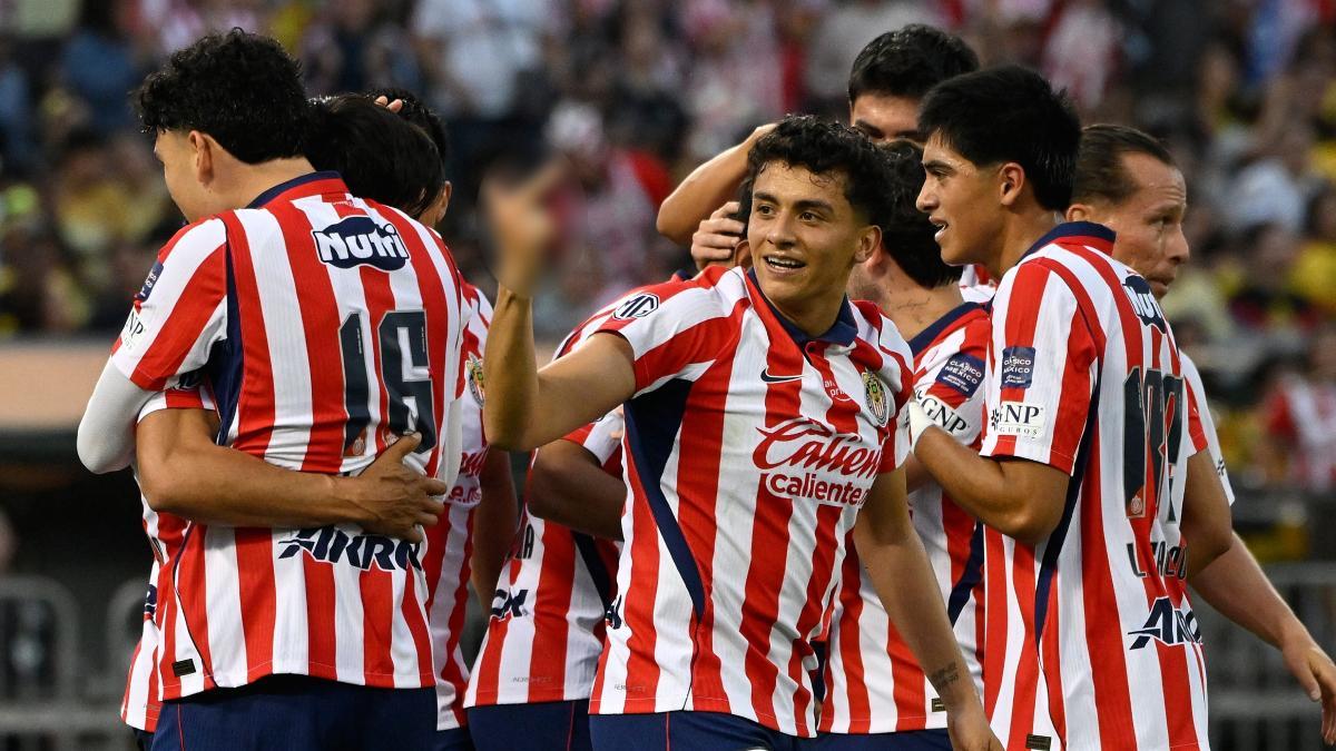 Richard Ledezma hace gesto ofensivo en el Clásico Nacional