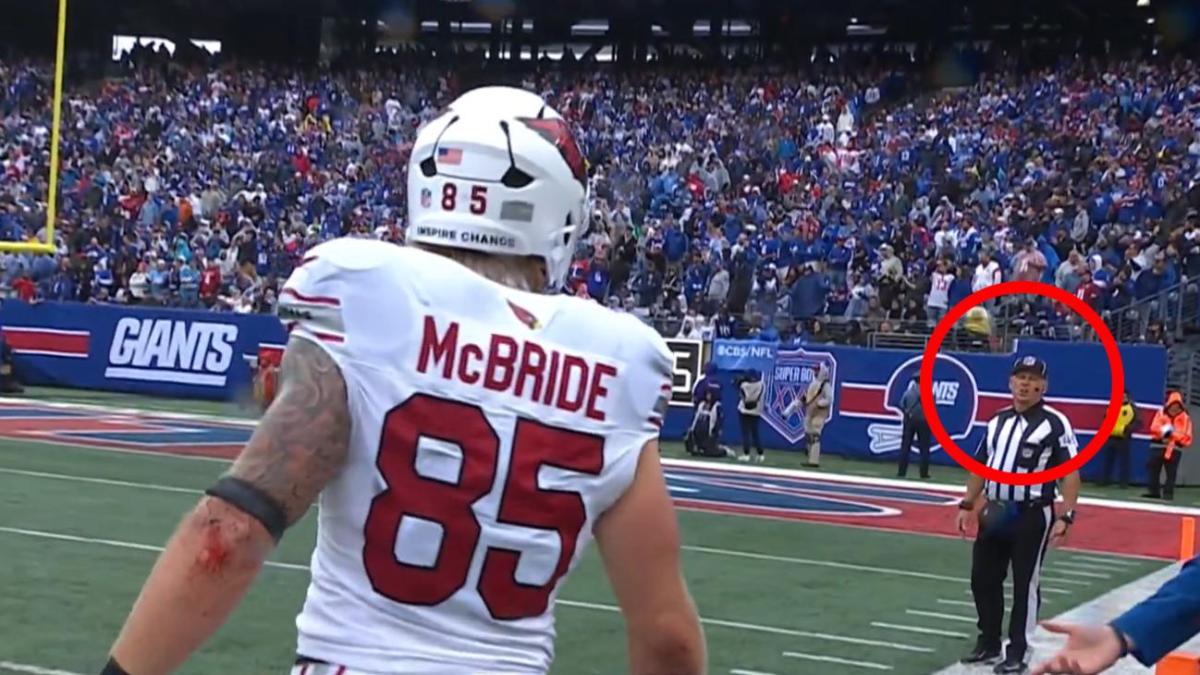 Árbitro insulta a Trey McBride durante partido de la NFL