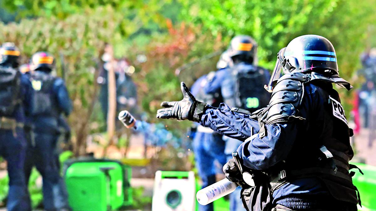 Francia suspende granadas policiales tras protestas estudiantiles