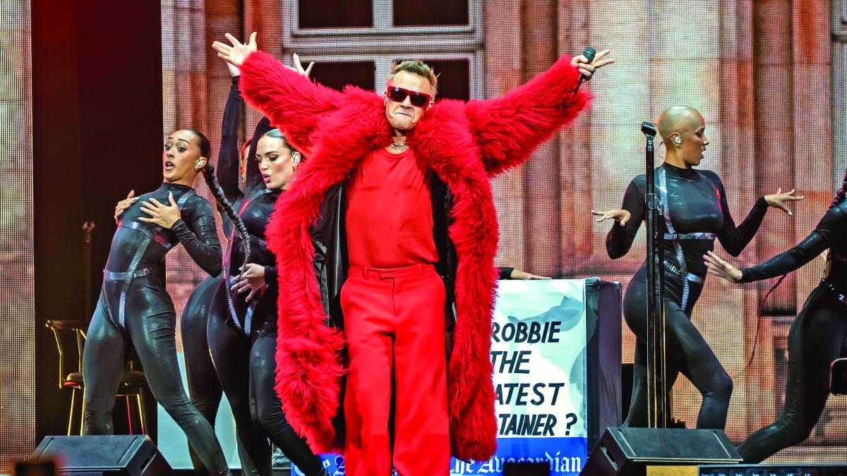 Robbie Williams desata la locura en su regreso a México