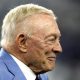 Jerry Jones critica a los Cowboys tras derrota ante Buccaneers