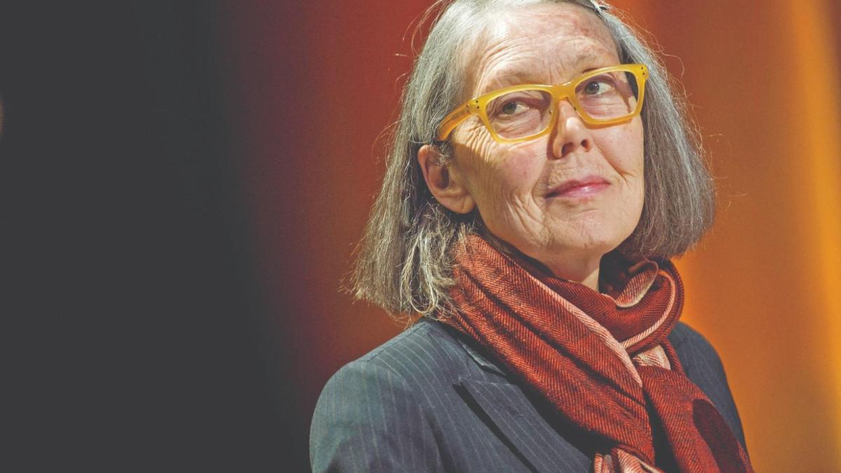 Anne Carson recibe el Nobel de Literatura 2026 y planea compartirlo