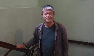Emmanuel Carrère confiesa no haber leído a Anne Carson, Nobel de Literatura 2026