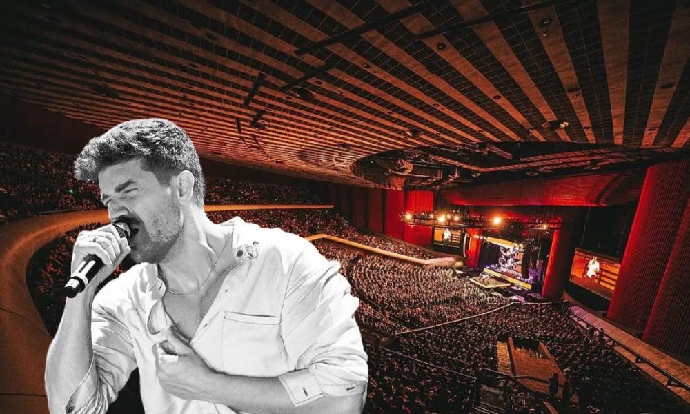 Pablo Alborán es nombrado mexicano en su regreso al Auditorio Nacional