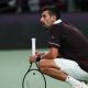 Djokovic eliminado en Shanghái; Zverev avanza con lesión