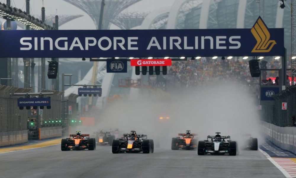 Max Verstappen se lleva la victoria en la sprint de Singapur; Checo Pérez abandona