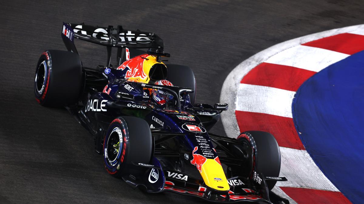 Max Verstappen logra la pole en Singapur; Checo Pérez en el lugar 20