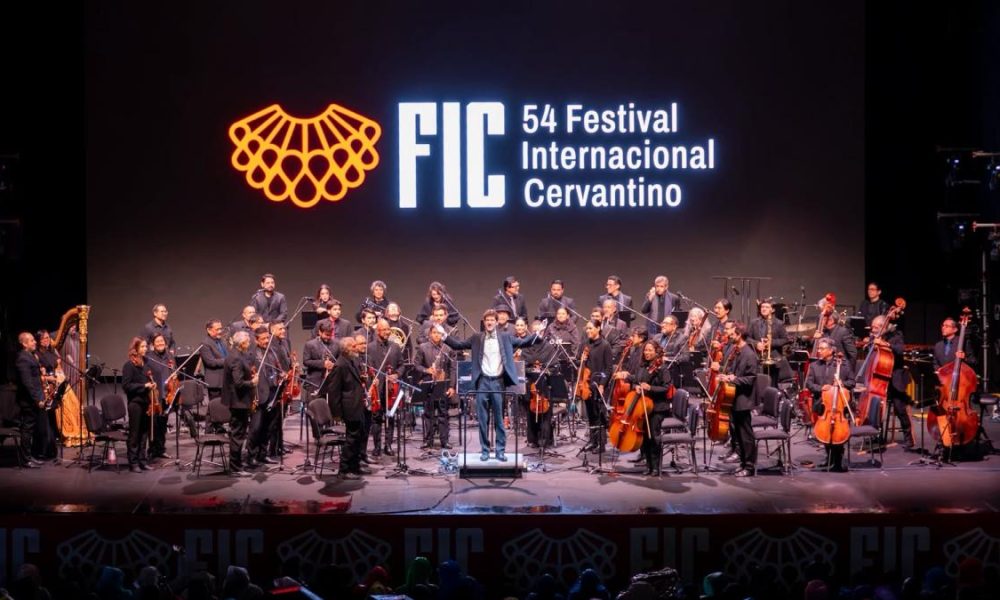Philip Glass y Jean Cocteau deslumbran en el Festival Cervantino