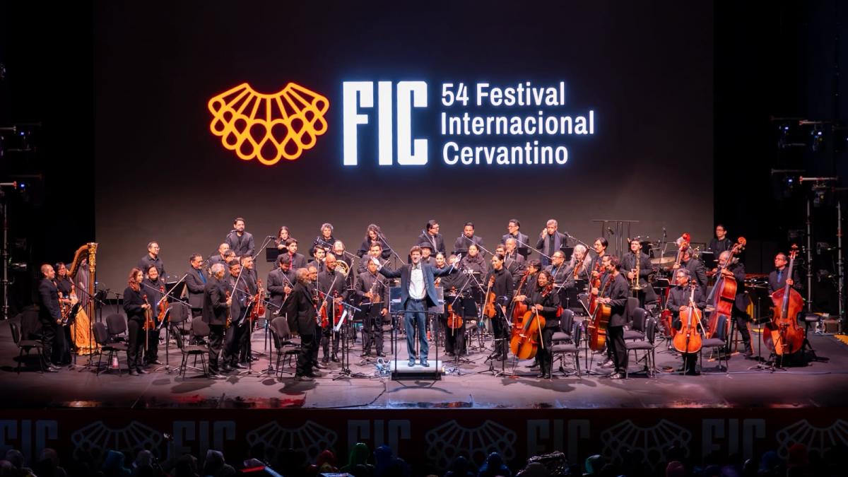 Philip Glass y Jean Cocteau deslumbran en el Festival Cervantino