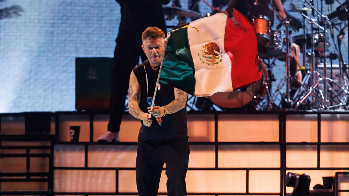 Alejandro Sanz desata romanticismo en el Estadio GNP Seguros