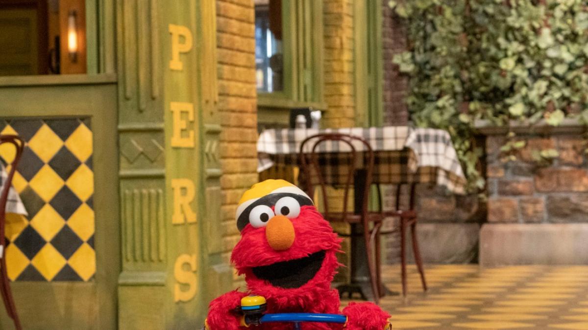 Elmo y Fundación MetLife enseñan a niños sobre emociones en Chihuahua
