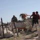 Limpian panteones municipales de Juárez ante la llegada del Día de Muertos