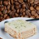 Carlota de café con galletas: receta fácil sin horno