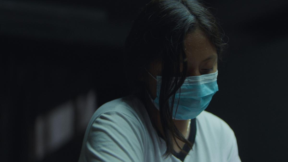 Documental revela la vida de una niña tanatopractora en México