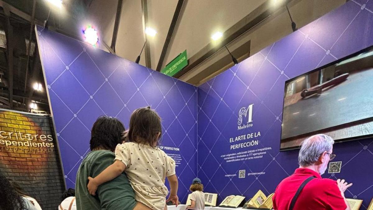 Moleiro presenta tesoros bibliográficos en la FIL Monterrey