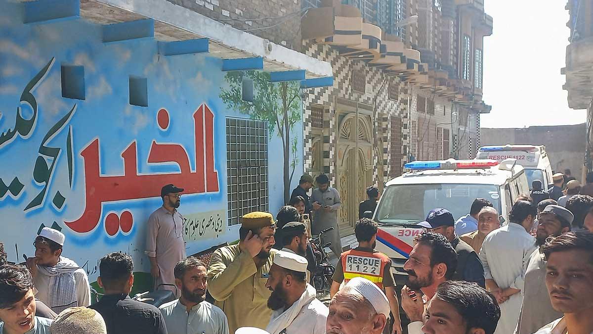 Derrumbe en escuela de Pakistán deja 28 muertos, incluidos 27 estudiantes