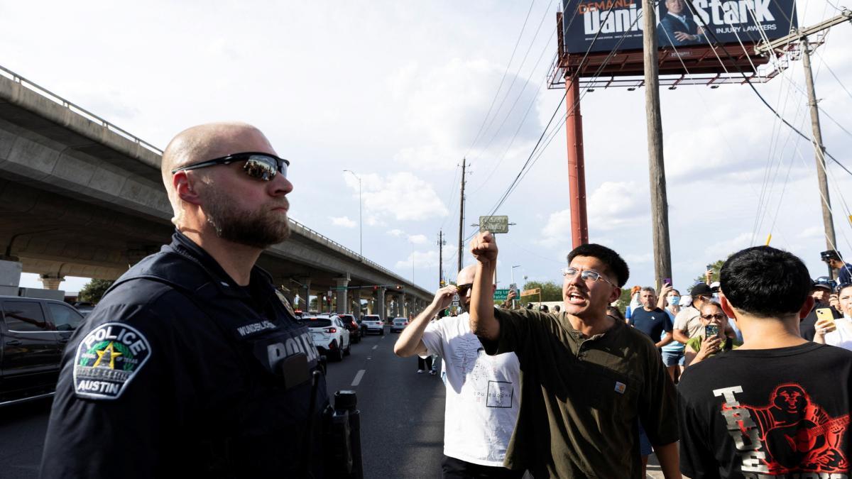Siete migrantes demandan a ICE por retener pertenencias tras liberación