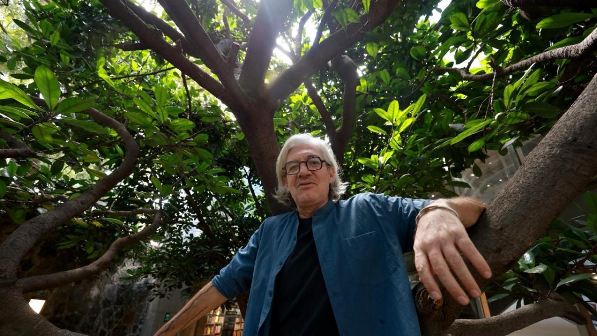 Emiliano Monge presenta su obra ‘En lengua privada