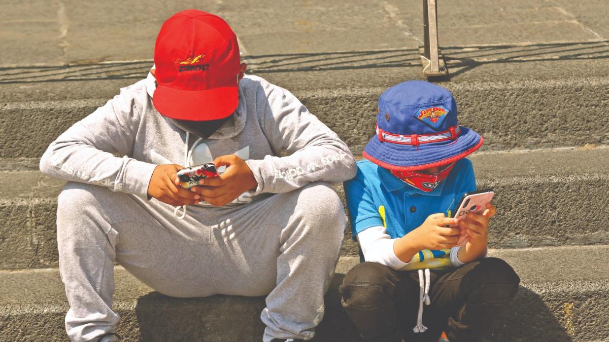 Escuchar a menores, clave para protegerlos en entornos digitales