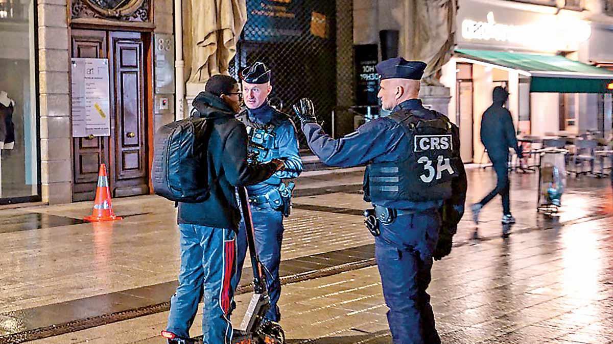 Francia impone toques de queda ante saqueos y violencia