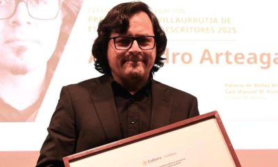 Alejandro Arteaga recibe el Premio Xavier Villaurrutia 2025