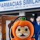 Farmacias Similares lanza pastillero Dr. Simi en forma de calabaza