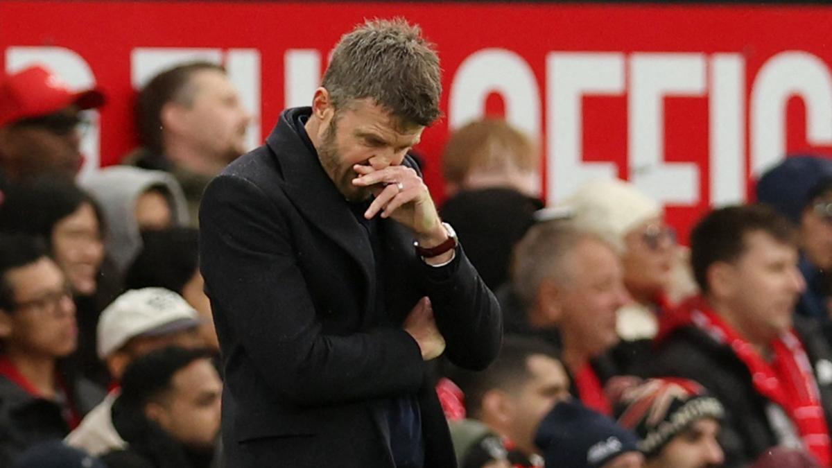 Michael Carrick se queda en Manchester United un partido más