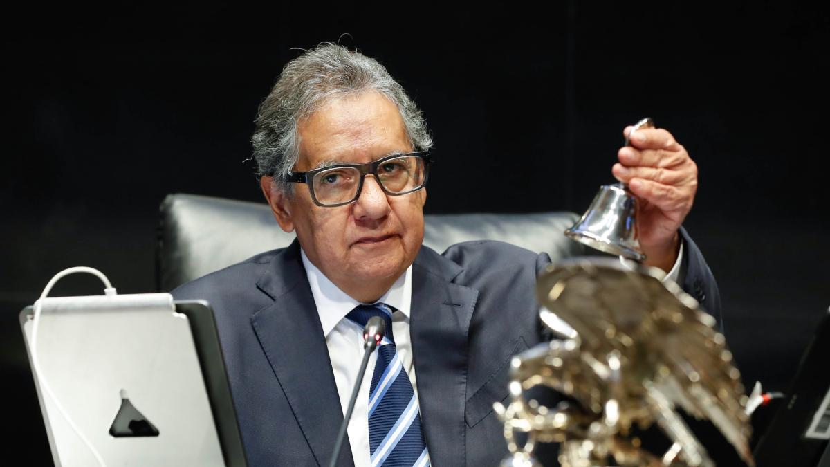 Regañan a secretario por solicitud incorrecta en AICM