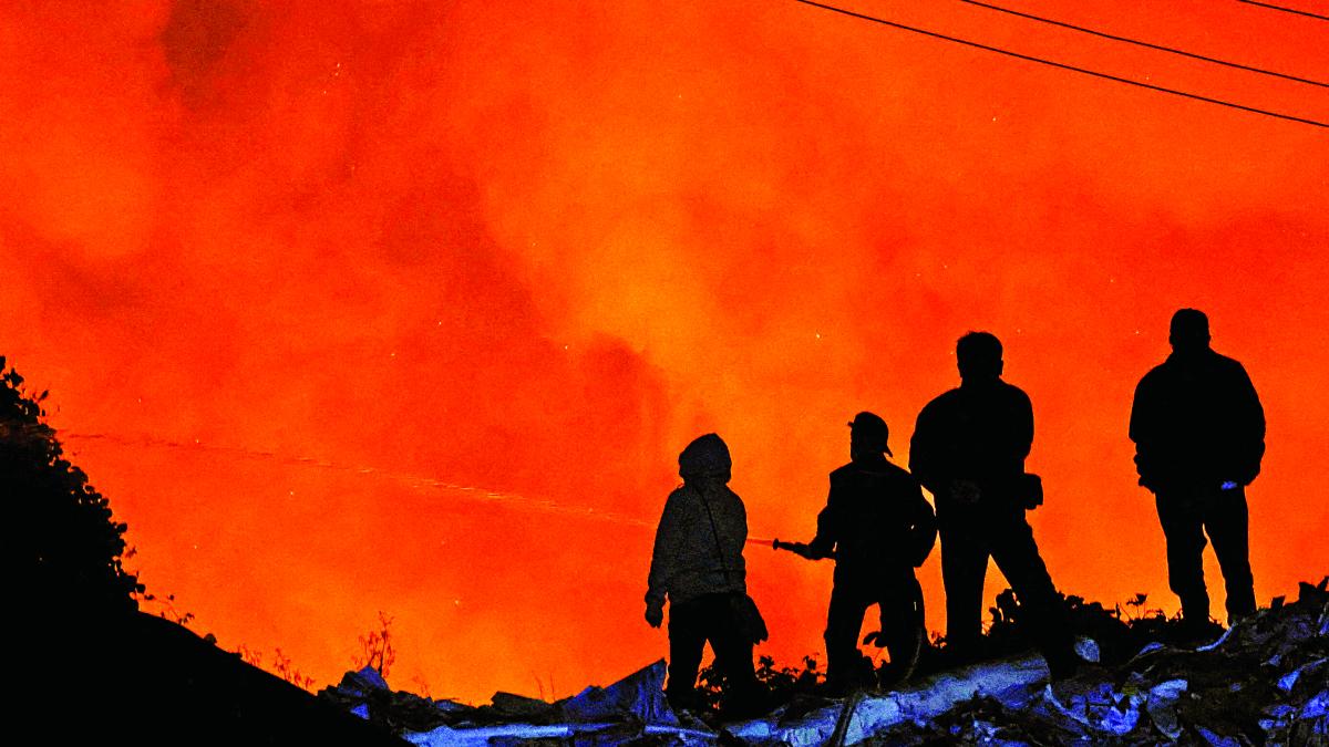 Extinguen incendio en Seúl tras 13 horas de combate