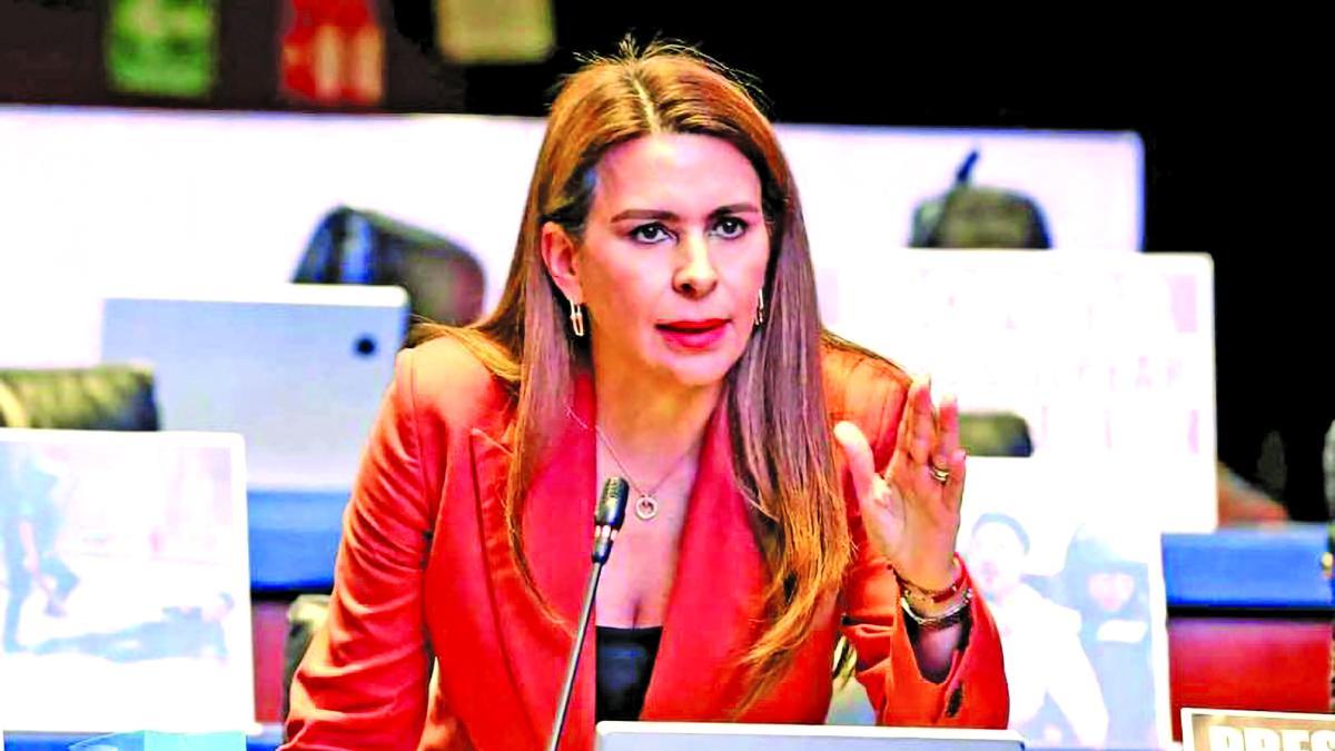 Viggiano y Noroña se enfrentan por acusaciones de propiedades millonarias