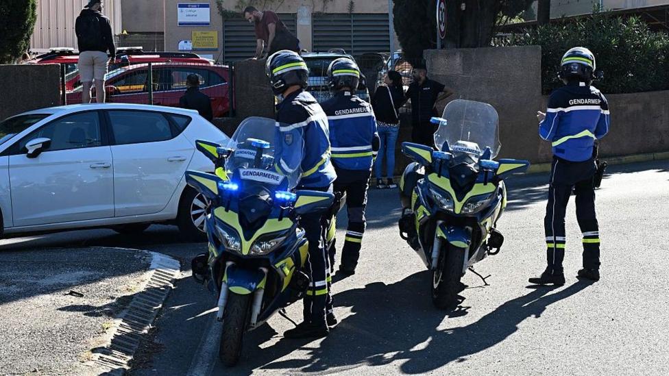 Estudiante arrestado tras disparos a maestros en escuela francesa