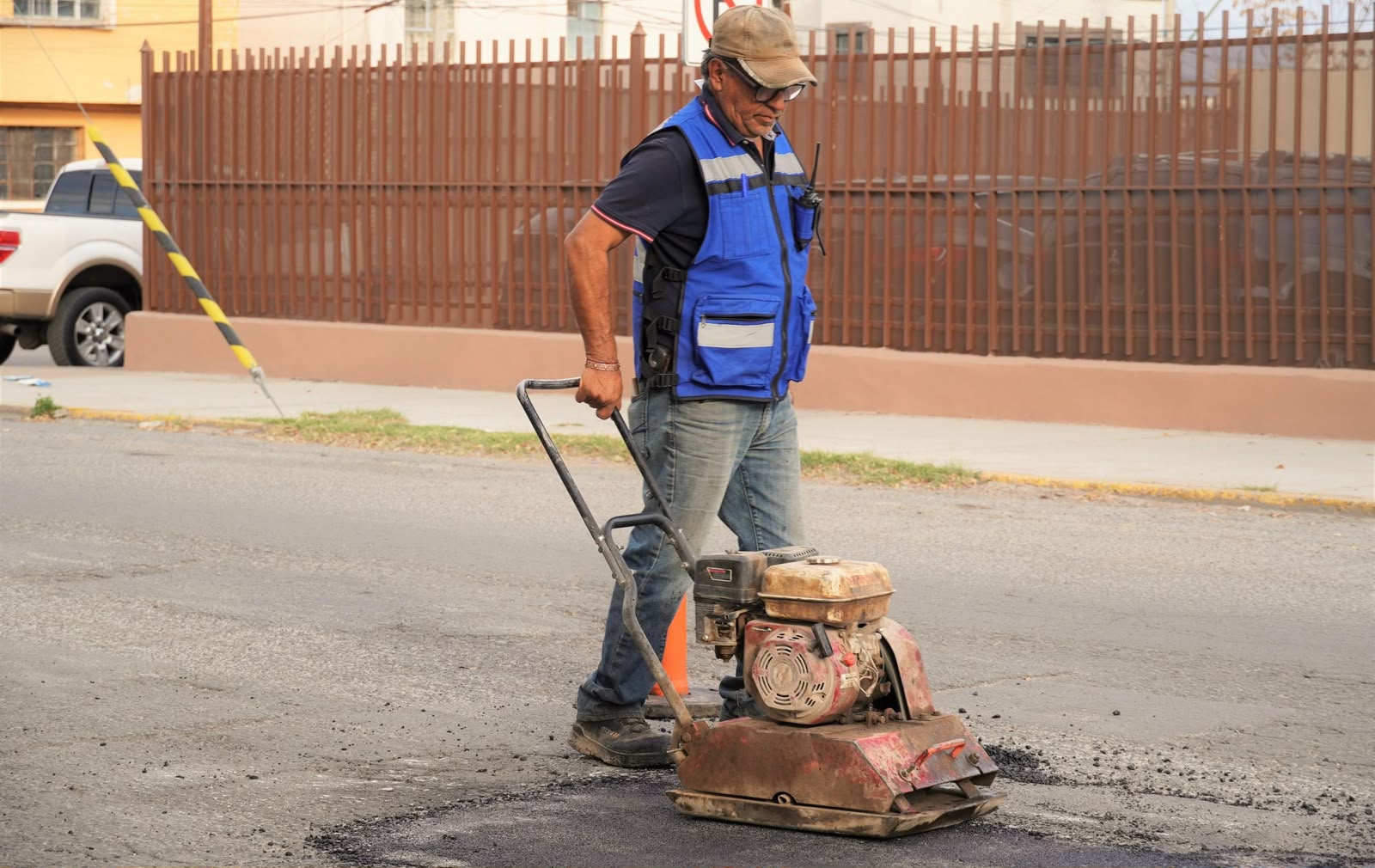 Persisten baches en avenidas de Chihuahua a pesar de reparaciones recientes