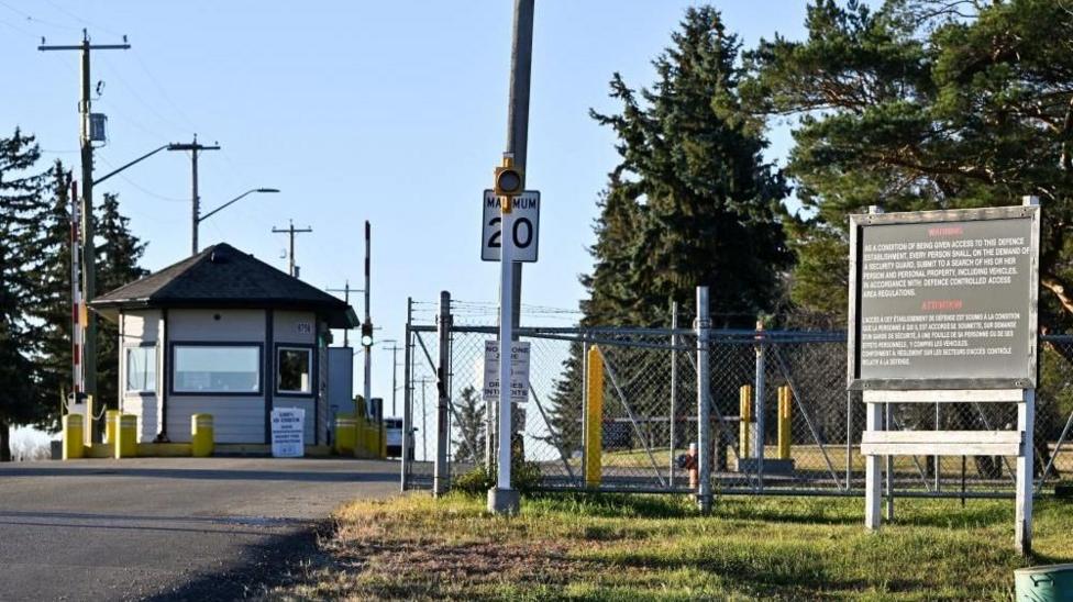 Incendio en base militar canadiense deja al menos cuatro muertos