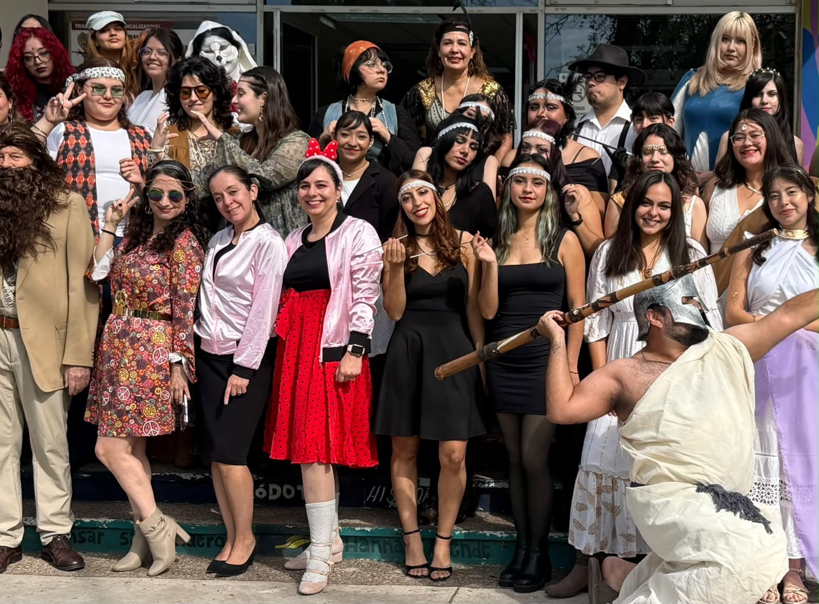 Estudiantes de la UACH celebran Spooky Week con disfraces creativos