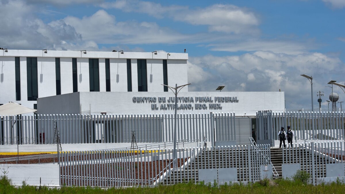 César Jáuregui vinculado a proceso por traición a la patria