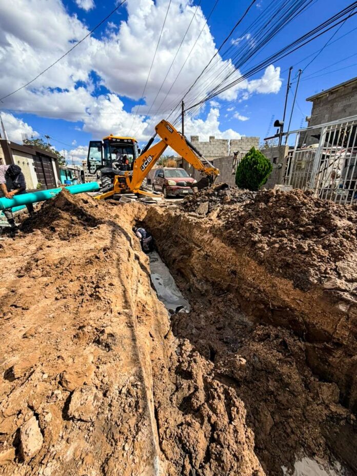 Reparan tuberías y atienden problemas de drenaje en Lucio Cabañas