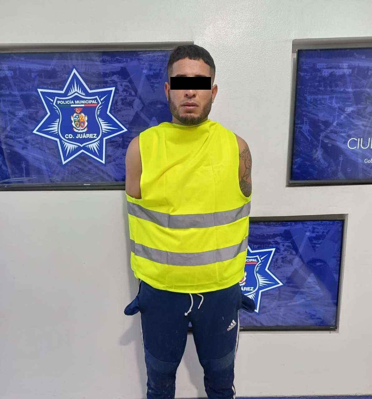 Arrestan a hombre con un revolver