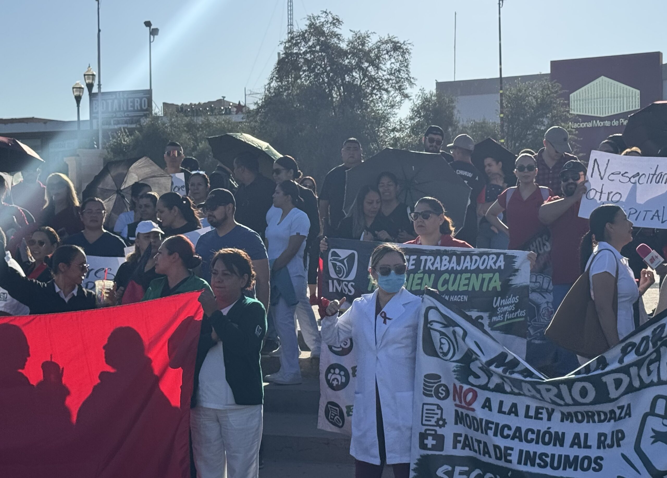 Trabajadores del IMSS marchan por aumento salarial y mejores condiciones laborales