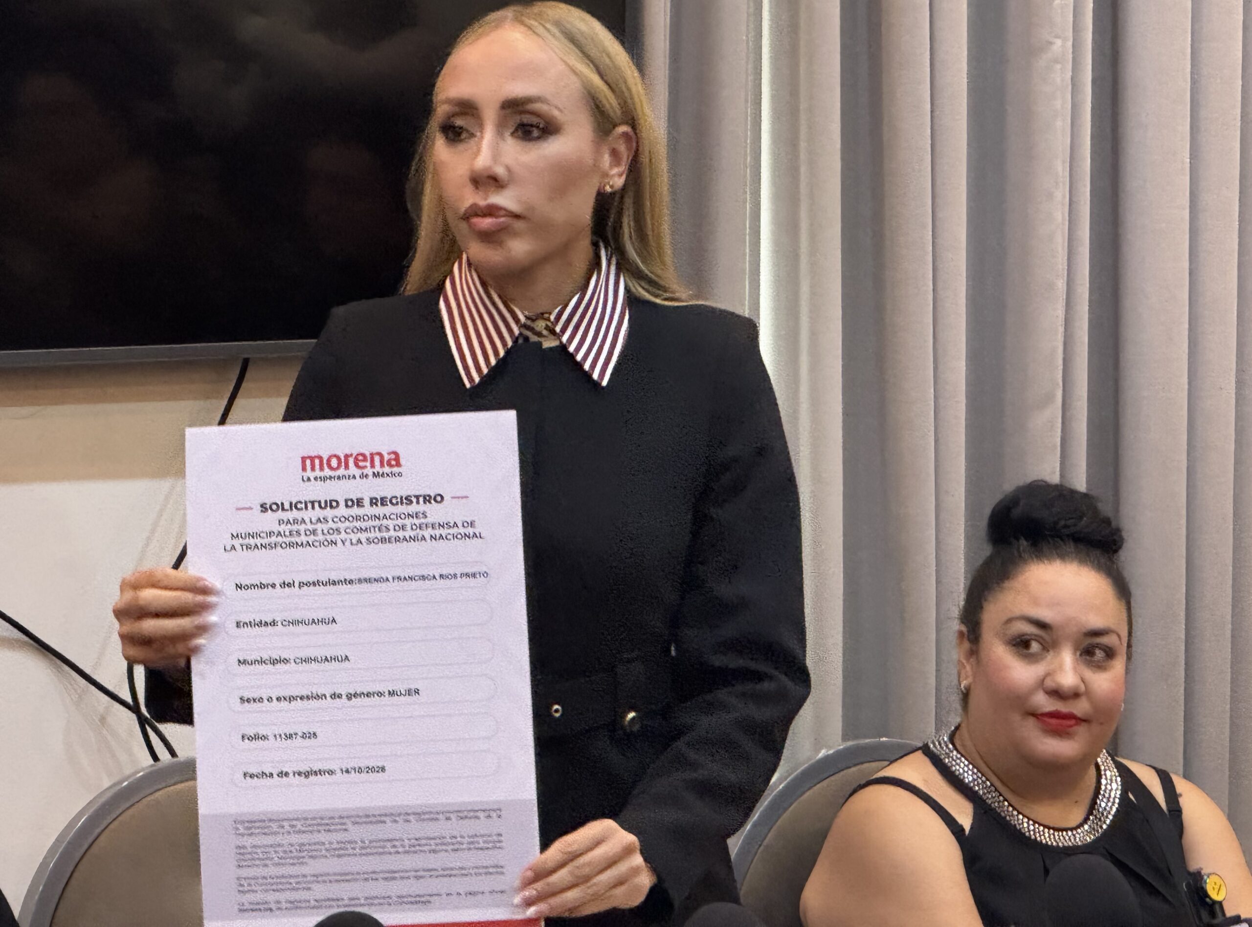 Brenda Ríos se registra para coordinar comités de defensa de la transformación