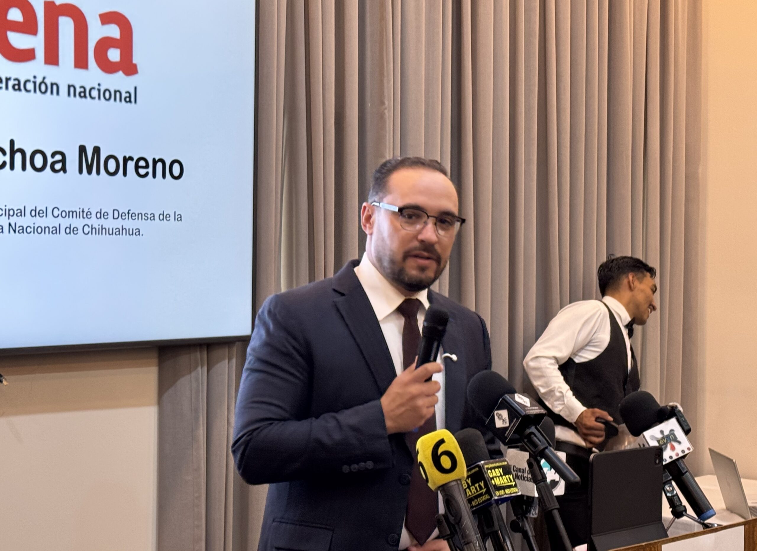 Héctor Ochoa se registra para coordinación municipal en Chihuahua