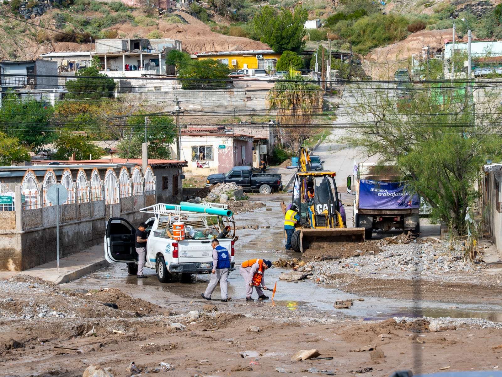 Despliegan maquinaria para atender emergencia por lluvias en el norponiente