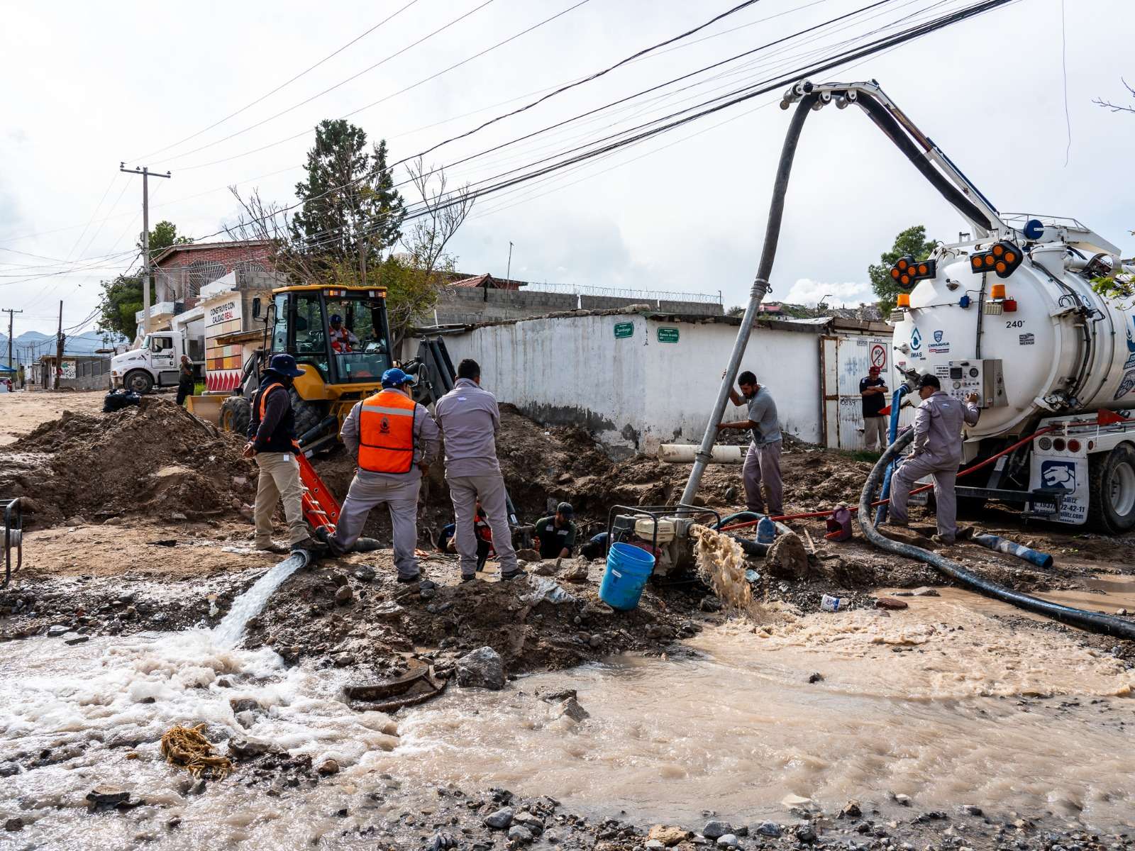 Continúa JMAS rehabilitación de calles afectadas en el norponiente