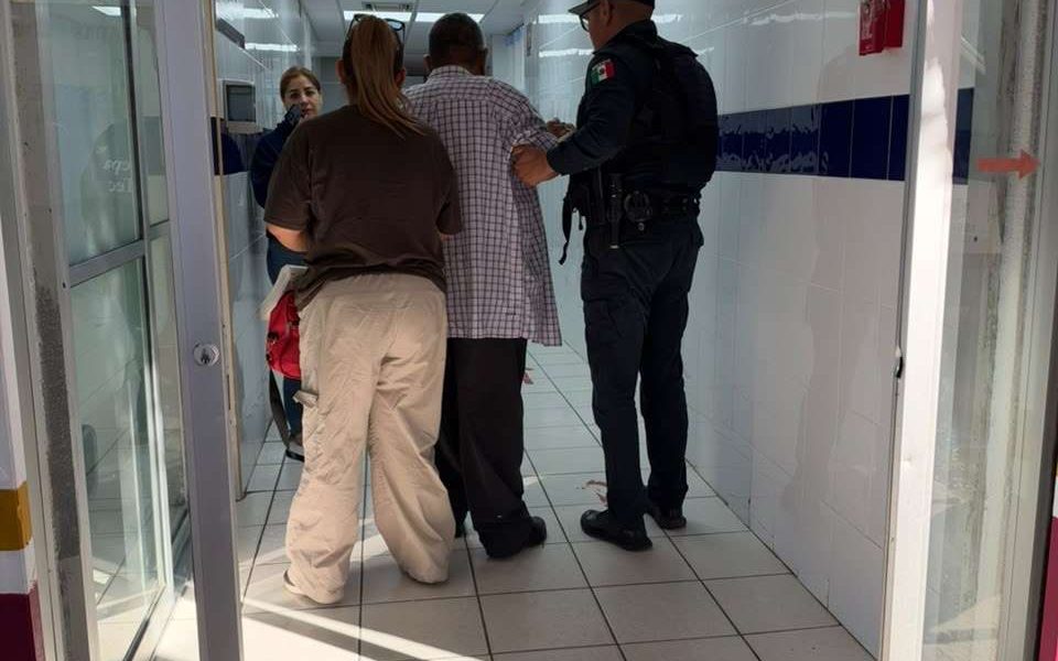 Auxilian a hombre de 65 años durante emergencia médica