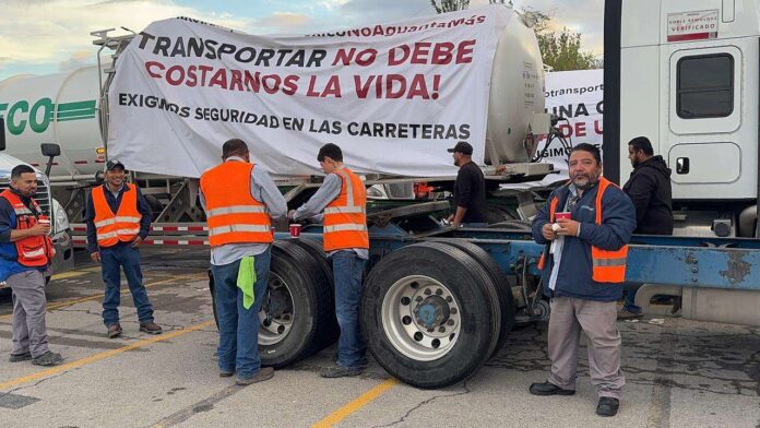 Se preparan transportistas para iniciar caravana de protesta