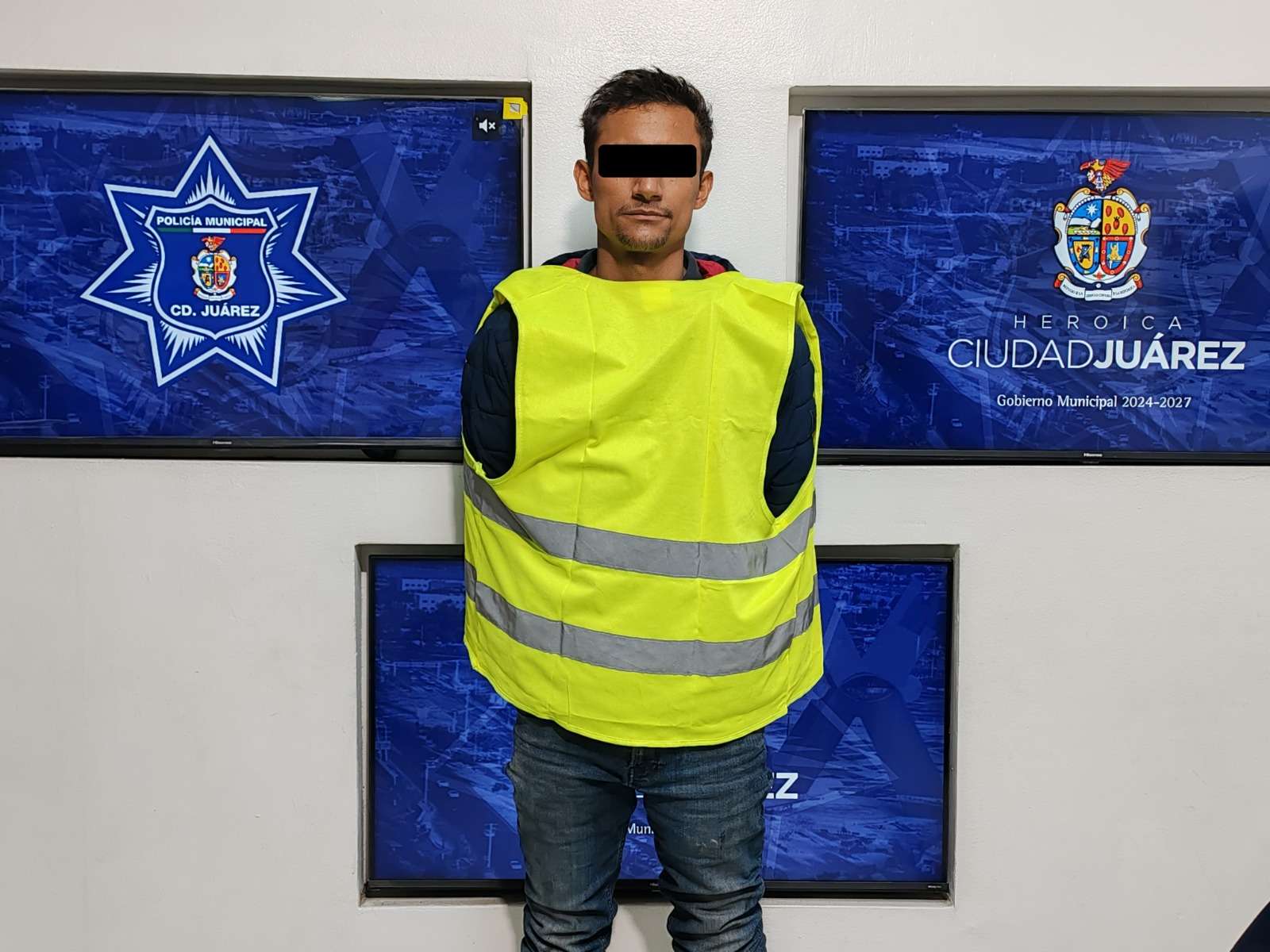Lo arrestan conduciendo camioneta robada