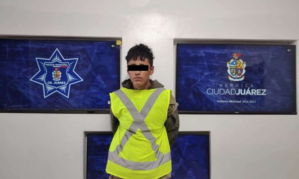 Detienen a joven por asaltar a una mujer y robarle su celular