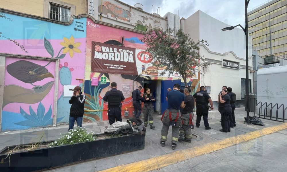 Bomberos y policías se concentran detrás de Burger King tras fuga de gas