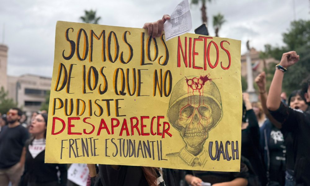 Estudiantes de la UACH exigen atención directa del rector Luis Rivera